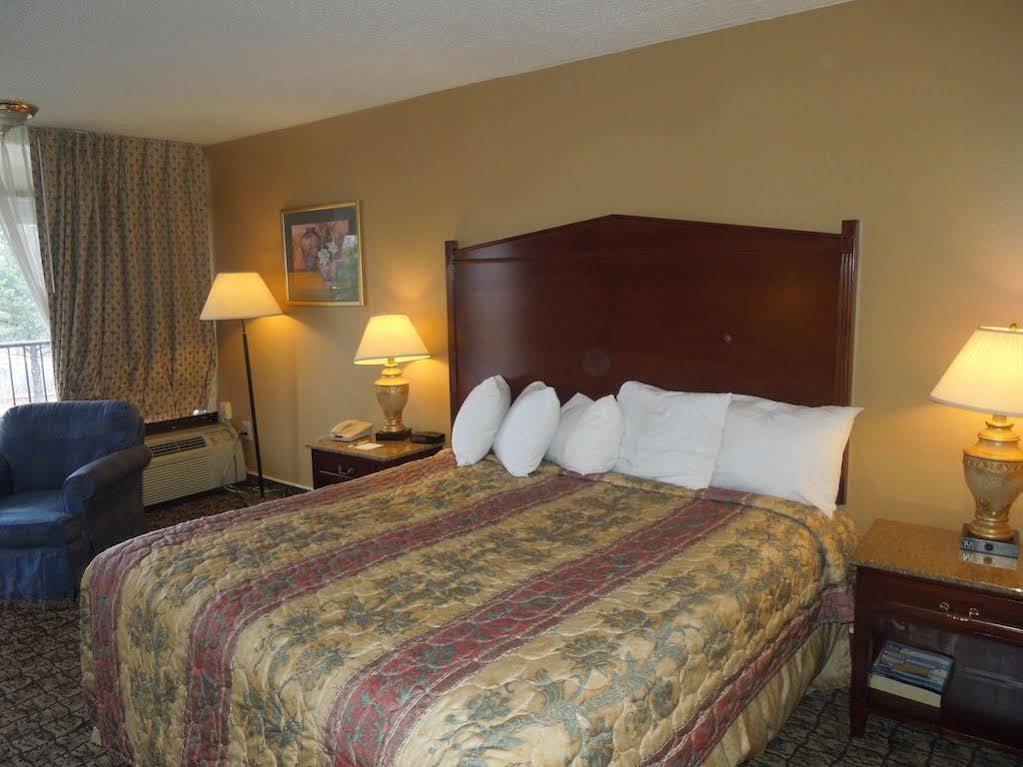Red Roof Inn Baltimore Windsor Mill ภายนอก รูปภาพ