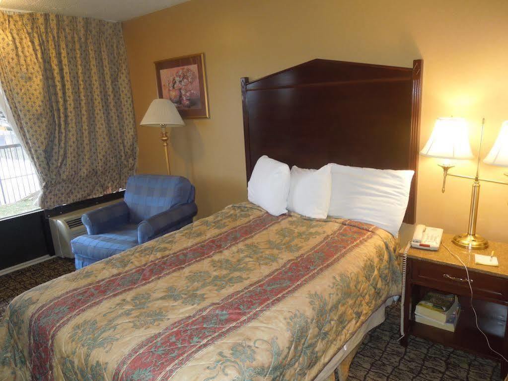 Red Roof Inn Baltimore Windsor Mill ภายนอก รูปภาพ